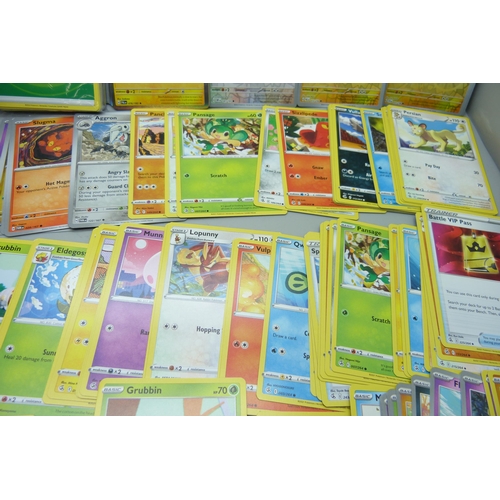 2186 - A box containing over 500 Pokemon cards with large quantity of Holographic