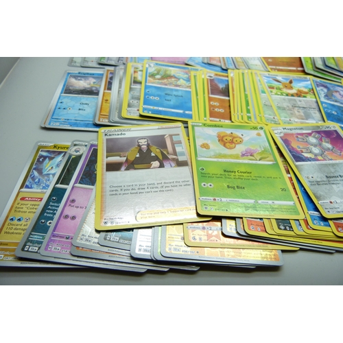 2189 - 120 Holographic Pokemon card with rares