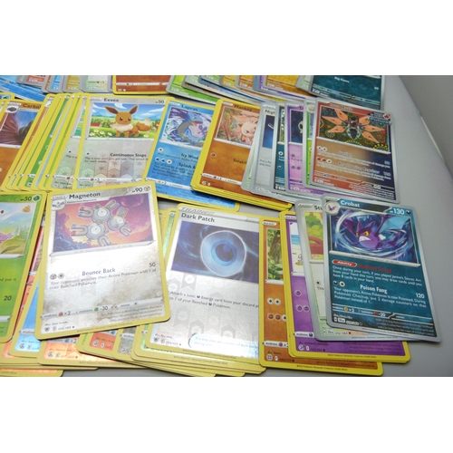 2189 - 120 Holographic Pokemon card with rares