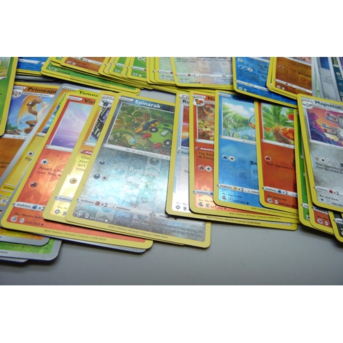 2189 - 120 Holographic Pokemon card with rares