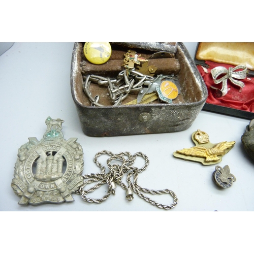 2195 - A collection of jewellery, military and other badges, purse with silver coins, compact, etc.