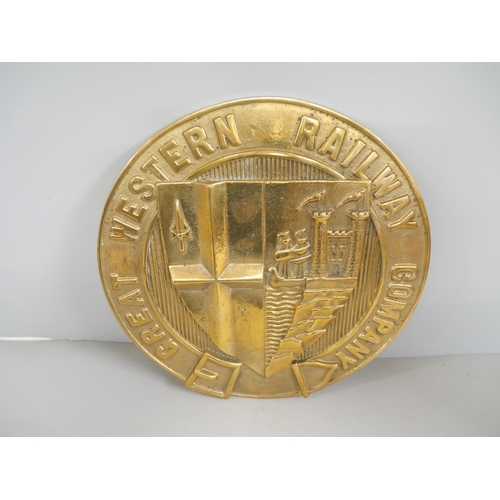 2205 - A Great Western Railway circular brass plaque, 4.3kg, 28cm