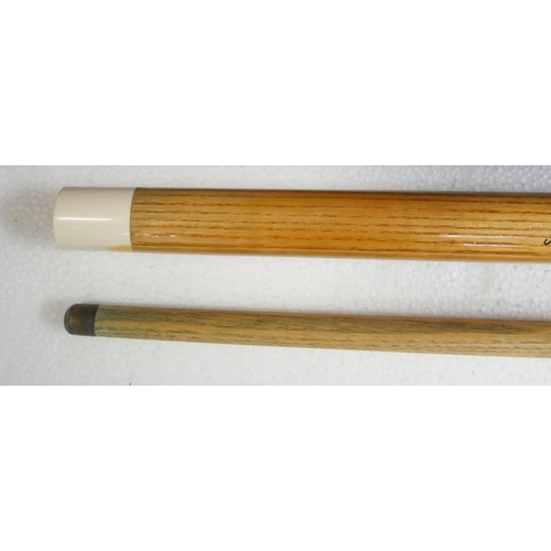 2229 - A 1980s Alex Higgins snooker cue in case