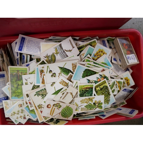 2233 - A large quantity of tea cards