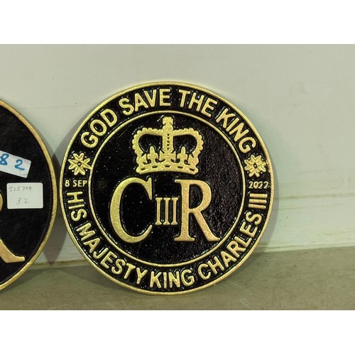 5184 - 2 cast metal plaques including Elizabeth II and Charles III “God save the king”* This lot is subject... 