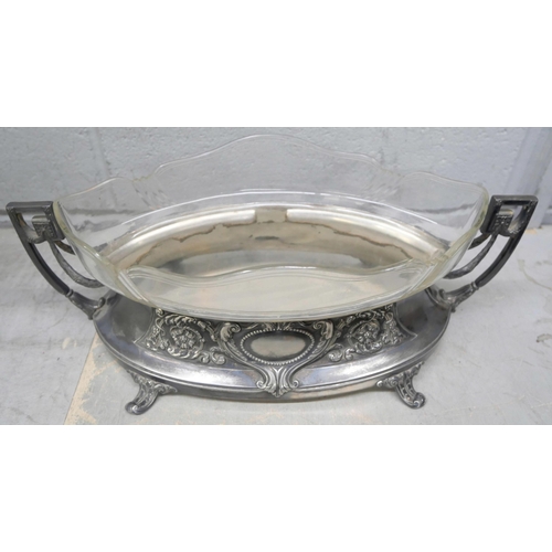 2262 - A table centre piece, silver plate with glass dish insert, glass a/f, 35.5cm wide **PLEASE NOTE THIS... 