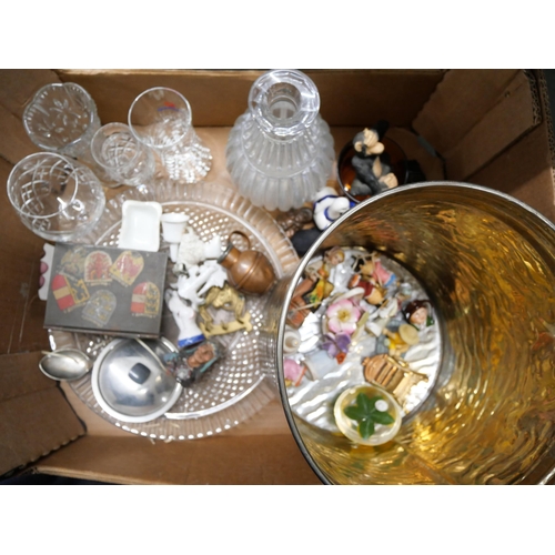 2267 - Christmas decorations, assorted items, games, puzzles and a Dancing Queen toy  **PLEASE NOTE THIS LO... 