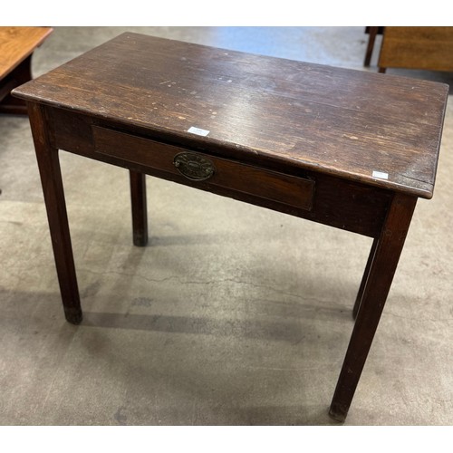 232 - A George III oak single drawer side table