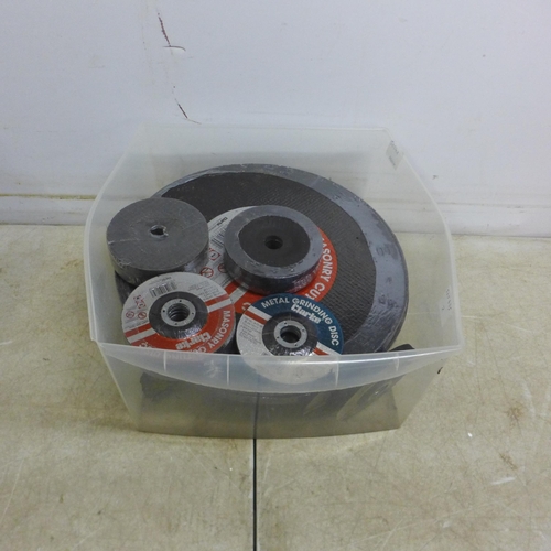 5054A - A quantity of masonry and metalwork grinding disks and cutting disks