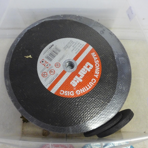 5054A - A quantity of masonry and metalwork grinding disks and cutting disks