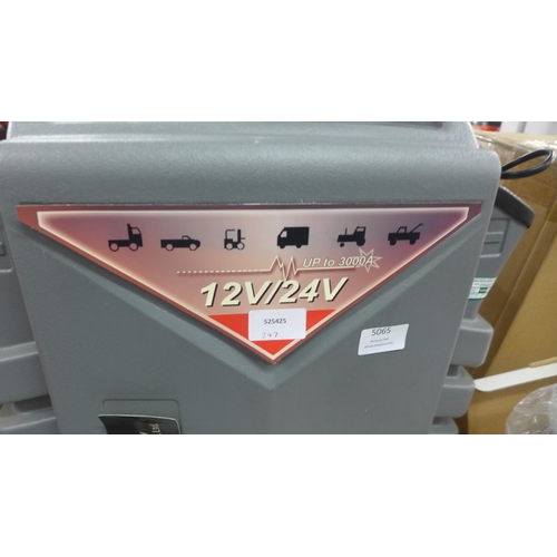 5071 - A boxed Greatway 12v/24v 3000A heavy duty jumpstart tool 10/0534* This lot is subject to VAT