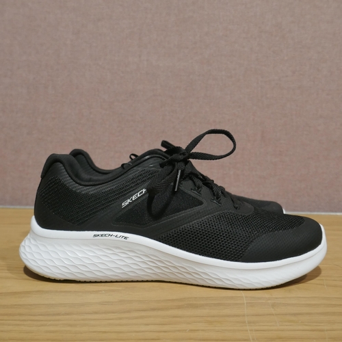 6089 - Skechers air cooled memory foam black/white trainers, UK size 5.5  (338)  *This lot is subject to VA... 