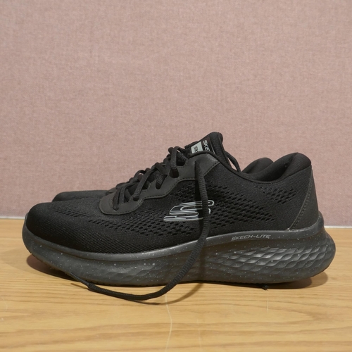 6090 - Skechers air cooled memory foam trainers, black, UK size 8  (338)  *This lot is subject to VAT