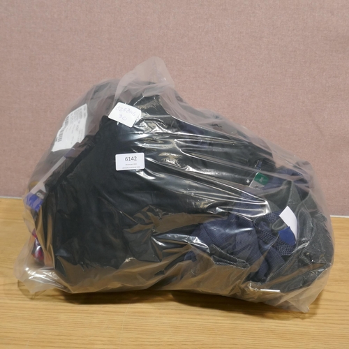 6142 - Quantity of mens mixed tops and jackets, various styles and sizes (338) *This lot is subject to Vat