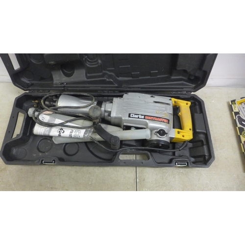 5081 - A cased Clarke Contractor CON1500DD 17.35kg 1500W Demolition hammer 18/0084-1* This lot is subject t... 