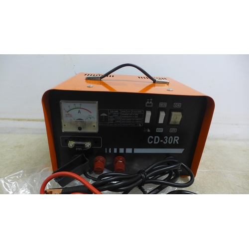 5082 - A boxed CD-50R battery charger/booster and starter 09/0308* This lot is subject to VAT