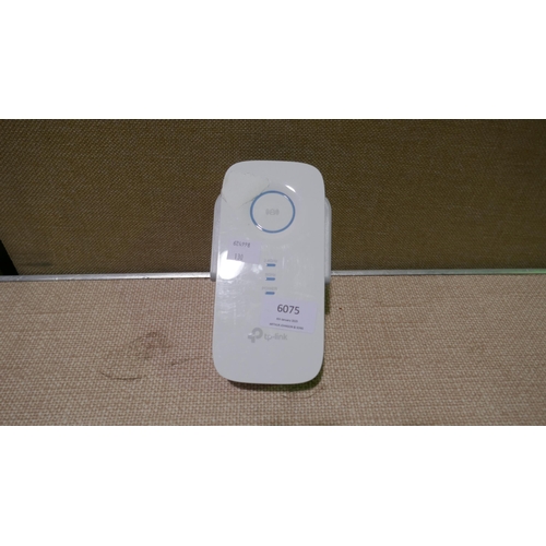 6075 - Tp-Link Dual Band Wifi Extender   (346-130) *This lot is subject to Vat