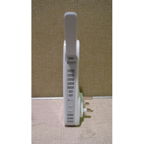 6075 - Tp-Link Dual Band Wifi Extender   (346-130) *This lot is subject to Vat