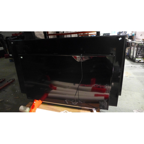 6306 - Quantity Of Broken/Damaged Tvs Brands Including Samsung, Hisense, LG etc. (346-3,4,6,8,25) *This lot... 