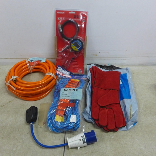 5239 - A quantity of assorted tools and other items including RWG Size 10 Welding Gloves, a CTOW2B tow rope... 