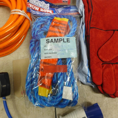 5239 - A quantity of assorted tools and other items including RWG Size 10 Welding Gloves, a CTOW2B tow rope... 