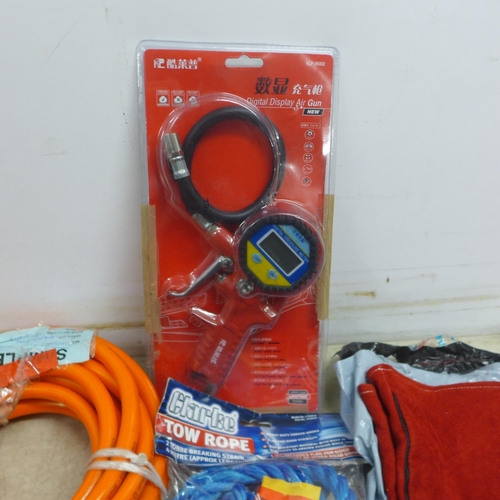 5239 - A quantity of assorted tools and other items including RWG Size 10 Welding Gloves, a CTOW2B tow rope... 