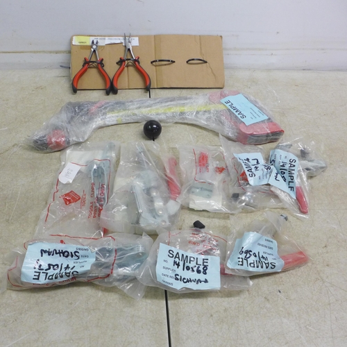 5241 - A quantity of assorted tools and other items including a vertical toggle clamp (227kg holding capaci... 