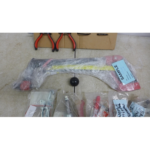 5241 - A quantity of assorted tools and other items including a vertical toggle clamp (227kg holding capaci... 