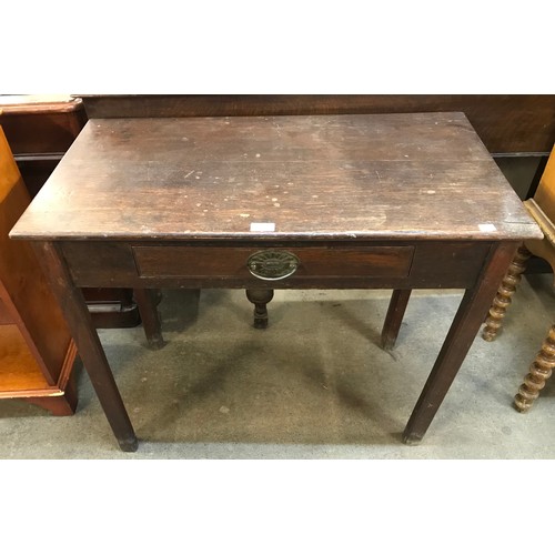 232 - A George III oak single drawer side table