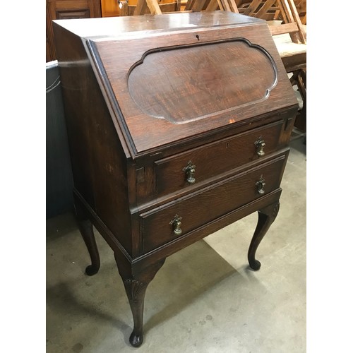 237 - A Queen Anne style oak bureau de dame