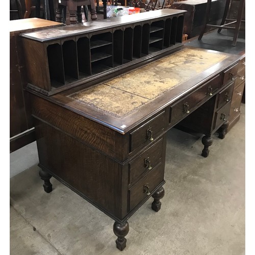 255 - An Edward VII oak clerks desk