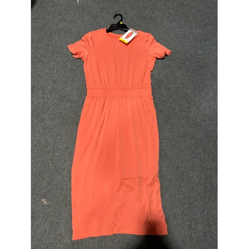 6101 - Mondetta elasticated waist dresses x 8 in orange, size small with tags (343) *This lot is subject to... 