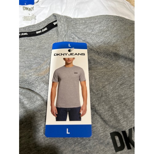 6150 - A quantity of branded t-shirts to include DKNY, Ellesse, Levis, etc., various colours and sizes  (33... 