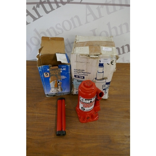 5507 - A 12 tonne hydraulic bottle jack and a 5 tonne hydraulic bottle jack* This lot is subject to VAT