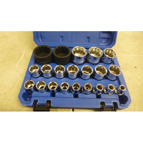 5014 - A cased 3/4” (19mm) drive, click adjustable torque wrench 13/0302* This lot is subject to VAT