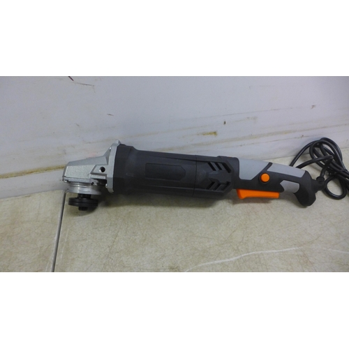 5002 - A boxed Gladiator AA515/1 semi-professional angle grinder * This lot is subject to VAT