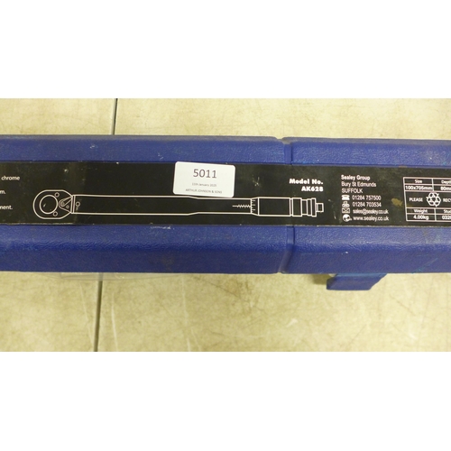 5011 - A Sealey AK628 100 x 705mm torque wrench in case