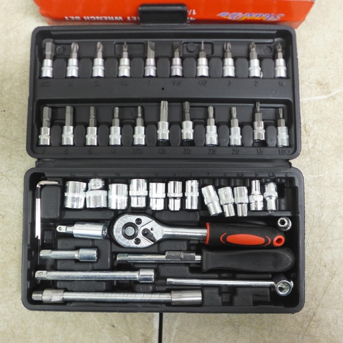 5017 - A 46 piece socket wrench set