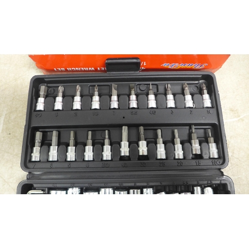 5017 - A 46 piece socket wrench set