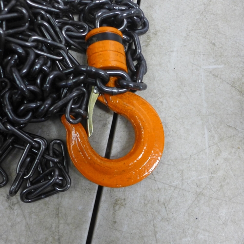 5028 - A boxed block and tackle - 1 ton lifting capacity to 3 metres high