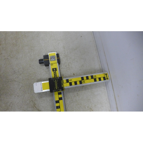 5033 - A 1 meter Hudsons Datum defect gauge and a clamp