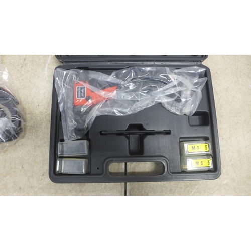 5067 - A boxed BT-903 T Shape hand riveter and a cased BT-603 hand nut riveter
* This lot is subject to VAT