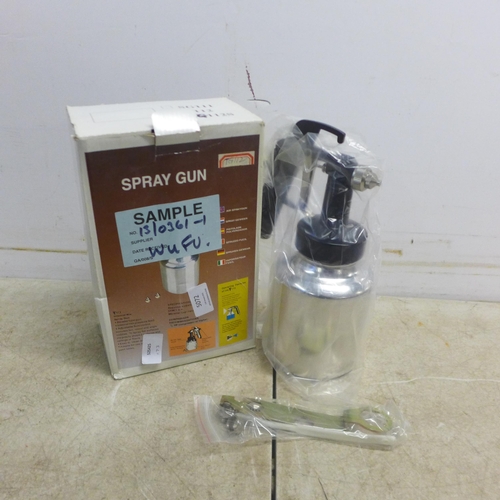 5072 - A boxed TG112 air spray gun
* This lot is subject to VAT