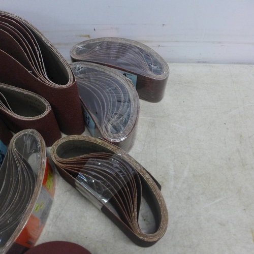 5076 - A large quantity of assorted sized sanding belts and discs
* This lot is subject to VAT