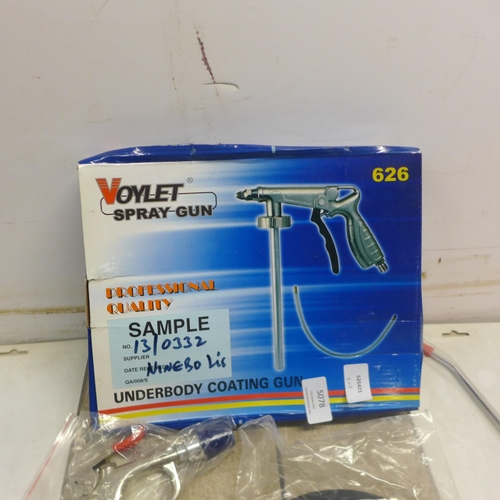 5078 - A boxed Voylet 626 professional quality under-body coating gun and other air gun attachments
* This ... 