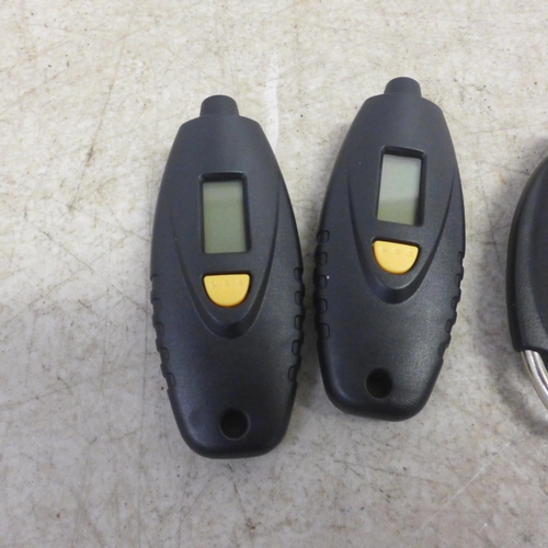 5090 - A quantity of tyre pressure gauges
* This lot is subject to VAT