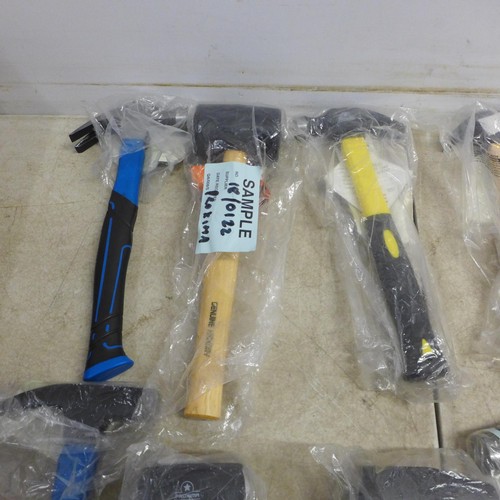 5008 - A box of 14 assorted hammers and mallets including lump hammers, rubber mallets, claw hammers, brick... 