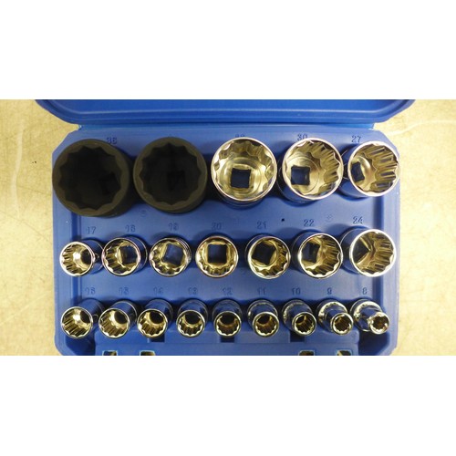 5015 - A 21 piece socket set