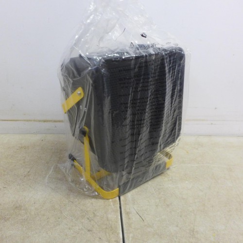 5074 - A boxed BGP1713-03 2.8kw PTC 240v fan heater
* This lot is subject to VAT