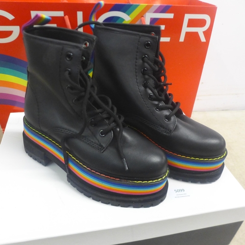 5099 - A pair of Kurt Geiger Birdie Rainbow Pump black leather boots in box, size 36